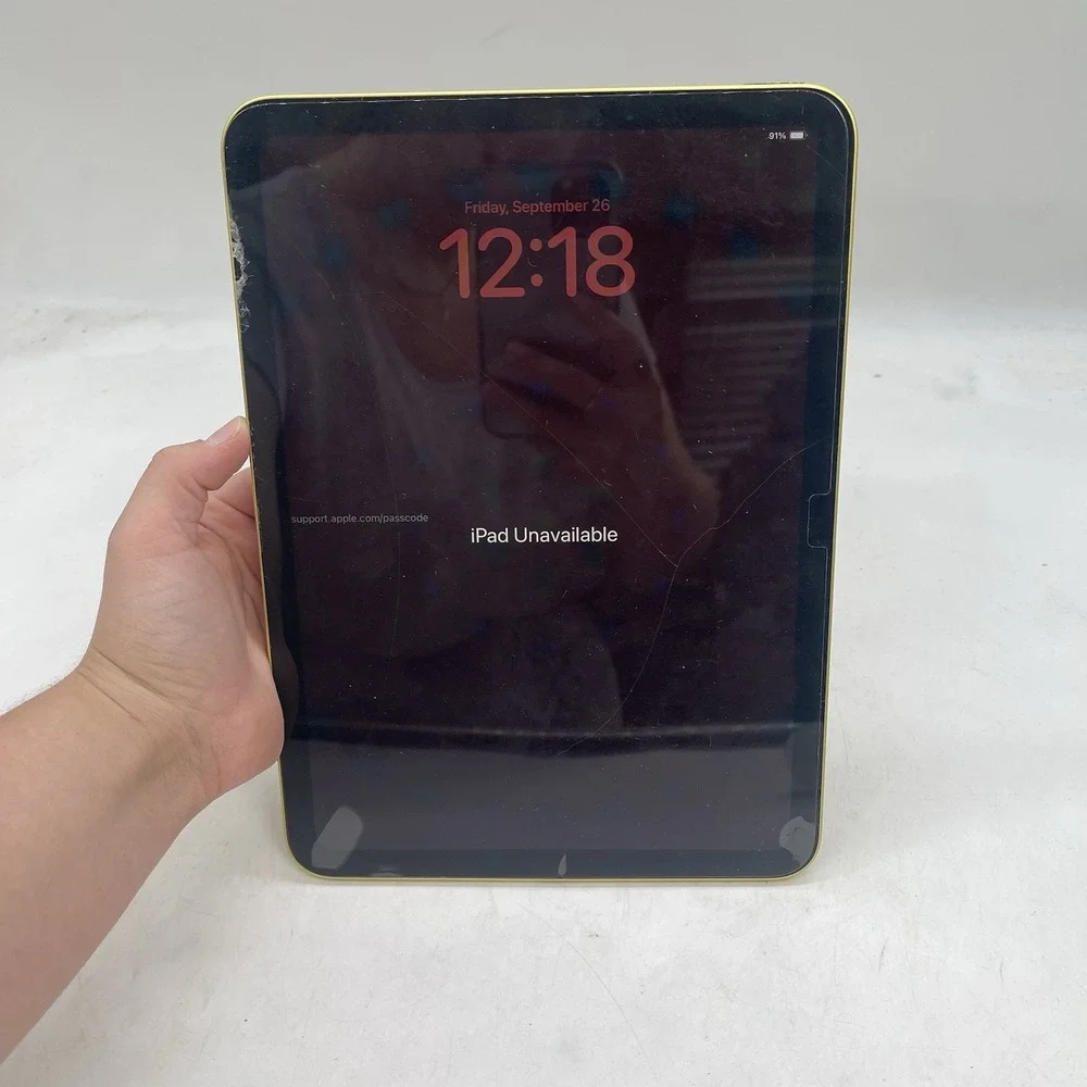 Apple iPad 10th Gen A2696 64GB Wi-Fi Only Yellow For Parts Minor Cracked Screen